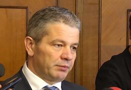 Florian Bodog, Ministrul Sănătăţii, a salvat viața unui bărbat de 42 de ani, în avion. Ministrul a recunoscut imediat o criză de epilepsie