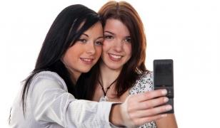 Selfie-urile sunt periculoase pentru copii şi adolescenţi, arată un studiu