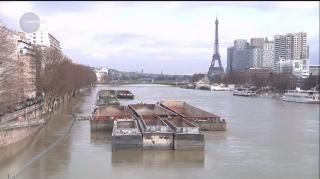 Viitura de pe Sena ameninţă suburbiile Parisului