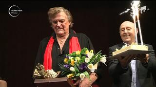 Emoţionant: Florin Piersic, în lacrimi, pe scenă, după surpriza făcută de spectatori, de ziua sa