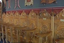 O afacere înfloritoare pentru biserică: preoţii vând locurile pe scaunele din strană. Oficial, se vorbeşte despre donaţii