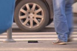 Experiment cu o cameră ascunsă. Ce fac românii când găsesc pe stradă un portofel