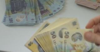 Robor creşte, dobânda fixă redevine atractivă. Românii pot negocia dobânzile creditelor în lei