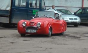 Un inginer din Reşiţa a construit singur o decapotabilă, a omologat-o şi cutreieră ţara cu ea