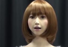 Erika, prezentatoarea TV din Japonia care nu se bâlbâie niciodată