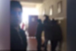 Cele trei mame care au bătut un elev pe holurile şcolii susţin că şi-au făcut singure dreptate şi că băiatul agresat le-a trimis copiii la psiholog