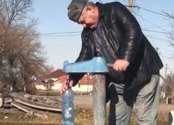 În comuna Ghilad din Timiş, elixirul tinereţii curge la robinet. Locuitorii beau apă tratată cu ozon!