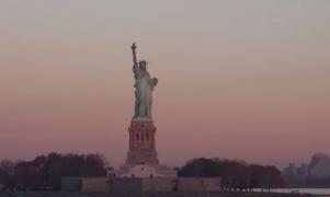 Visul american se destramă pentru români. Donald Trump vrea desfiinţarea Loteriei Vizelor