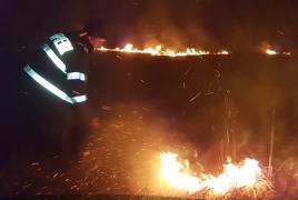 Zeci de hectare distruse la Caraş-Severin, în urma incendiilor de vegetaţie