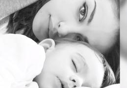 Mădălina Ghenea, noi poze cu micuţa Charlotte. Vedeta a sărbătorit 10 luni de la naşterea fetiţei (Video)