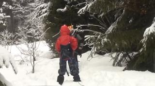 Cei 60 de prichindei cercetaşi din Popeşti Leordeni au învăţat lecţii de supravieţuire pe munte