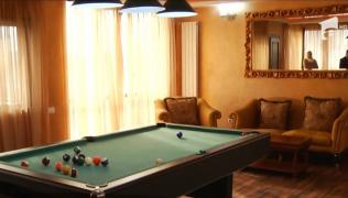 O nouă modă la români: vile închiriate pentru petreceri exclusiviste