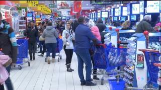 Românii, fruntaşi la consum în U.E. Specialiştii se tem că e semn de criză economică