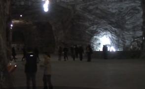 Micii cercetaşi din Popeşti Leordeni, misiune în salina Ocnele Mari. Prichindeii, la primul concurs de orientare sub pământ