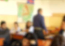 Profesorii unui liceu din Ploieşti şunt acuzaţi că discriminează un elev nevăzător