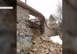 Zidurile cetăţii Sighişoara se prăbuşesc fără ca cineva să ia vreo măsură