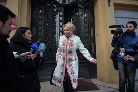 Viorica Dăncilă, mare iubitoare a portului popular. Premierul îmbracă hainele unei creatoare din Bistriţa