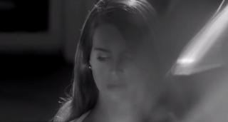 Lana del Rey, la un pas să fie răpită. Suspectul a fost prins cu un cuţit la el la un concert al divei pop