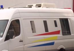 Douăzeci de suspecţi de trafic de droguri în penitenciare au fost ridicaţi de mascaţi
