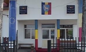 Scandal la o primărie din Gorj: edilul, acuzat că se crede la DIICOT