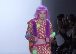 Gigi Hadid a făcut senzaţie pe podium la Săptămâna Modei de la New York