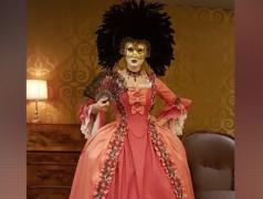 Creaţia vestimentară a unui designer din Alba Iulia, un adevărat succes la Carnavalul de la Veneţia