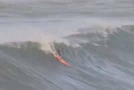 Valuri prea mari pentru cei mai buni surferi din lume. Un concurs de surf din Portugalia a fost suspendat din cauza vântului puternic