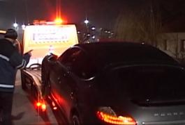 O şosea asfaltată acum doi ani, între Arad şi Timişoara, distruge zilnic zeci de maşini