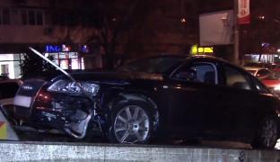 Accident violent în Capitală. Un şofer a intrat într-un refugiu de tramvai de pe şoseaua Olteniţei (Video)