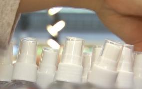 Gelul antibacterian este dăunător sănătăţii, mai ales când vine vorba despre copii