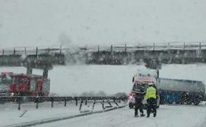 Vremea severă afectează 14 judeţe. Pe A1, din cauza ploii abundente, a fost cât pe ce să aibă loc o tragedie