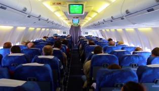 Frica de avion se poate vindeca! 'Terapia' începe chiar în cabina de pilotaj a unei aeronave