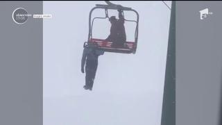Incident şocant în staţiunea Şureanu! Turistă agăţată în telescaun, după ce rucsacul i s-a prins în instalaţie