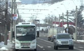 Incident şocant într-un microbuz, în judeţul Neamţ. O măicuţă ar fi bătut o copilă de doar 12 ani