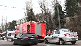 Copil de 5 ani din Constanţa, la un pas să cadă de la balcon după ce a fost lăsat singur acasă