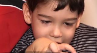 Vreau să ajut! Andrei înţelege tot, dar nu vorbește şi nu merge