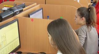 Parlamentarii vor să-i amendeze pe patronii care nu-şi plătesc angajaţii pentru ore suplimentare