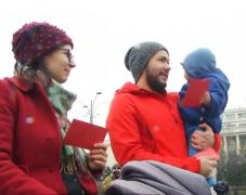 Protestul mamelor, la Guvern: au arătat cartonașul roșu pentru ordonanța privind concediile maternale