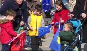 Un deceniu de la auto-proclamarea independenţei statului Kosovo