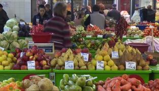 Produsele vândute la piaţă ar putea fi etichetate ca în supermarket