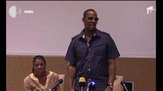 Cântăreţul R Kelly a fost evacuat din două dintre proprietăţile pe care le deţine în statul Georgia