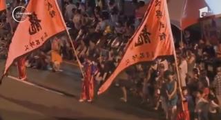 Autorităţile din China vor să interzică spectacolele erotice de la înmormântări