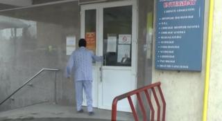 Situaţie revoltătoare la Spitalul Municipal din Roman. Pacienţii au de ales între apă caldă şi cădură