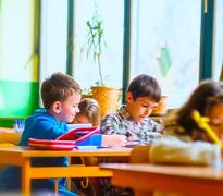 Prea mulți copii într-o clasă pregătitoare. Părinţii cer limitarea numărului maxim de copii într-o sală de curs