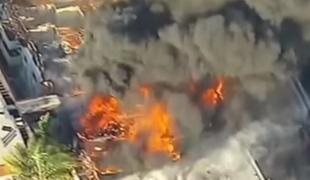 Locuințe distruse de flăcări în California. Trei oameni au fost răniţi şi peste 300 au fost evacuaţi din cauza unui incendiu uriaş