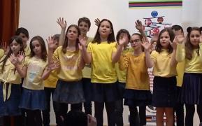 Schimb de experiență între elevii români, de la o școală din București, și dascălii din opt țări