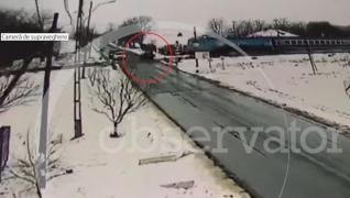 Doi oameni au murit spulberaţi de tren, în accidentul filmat în Iaşi