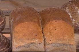 Costă mai mult decât clasica franzelă, dar face toţi banii. Produsele de panificaţie dospite cu maia, după reţete străvechi, au reapărut în brutării