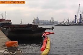 Un pescador s-a scufundat în Portul Constanţa, după ce ambarcaţiunea, destul de veche, s-ar fi umplut de apă