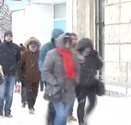 Valul de frig care ne-a invadat ţara impune să ne îmbrăcăm şi să ne alimentăm în aşa fel încât să nu avem de suferit